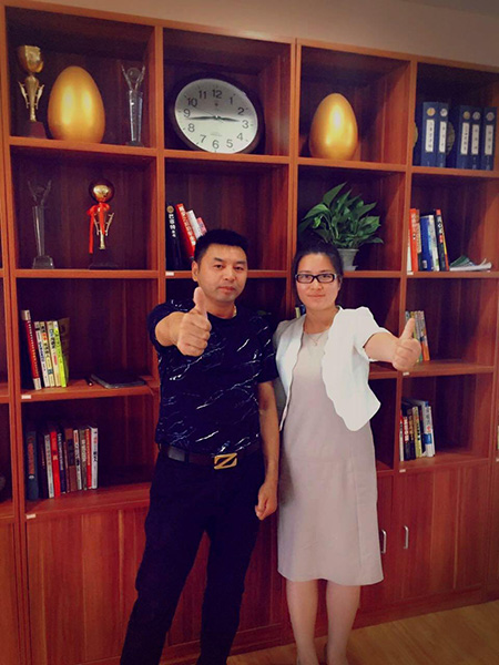 客戶(hù)合影.jpg 客戶(hù)合影.jpg